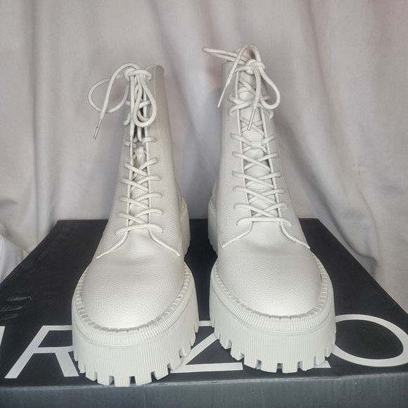 Arezzo MAYA Pull On Lug Sole Combat & Lace-Up Boots Sz 9 Retail $200 - Picture 4 of 13